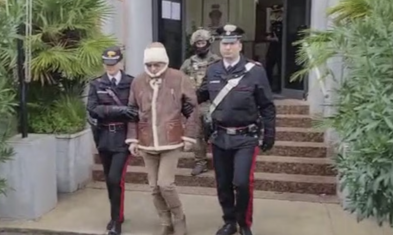 Il momento dell'arresto di Matteo Messina Denaro